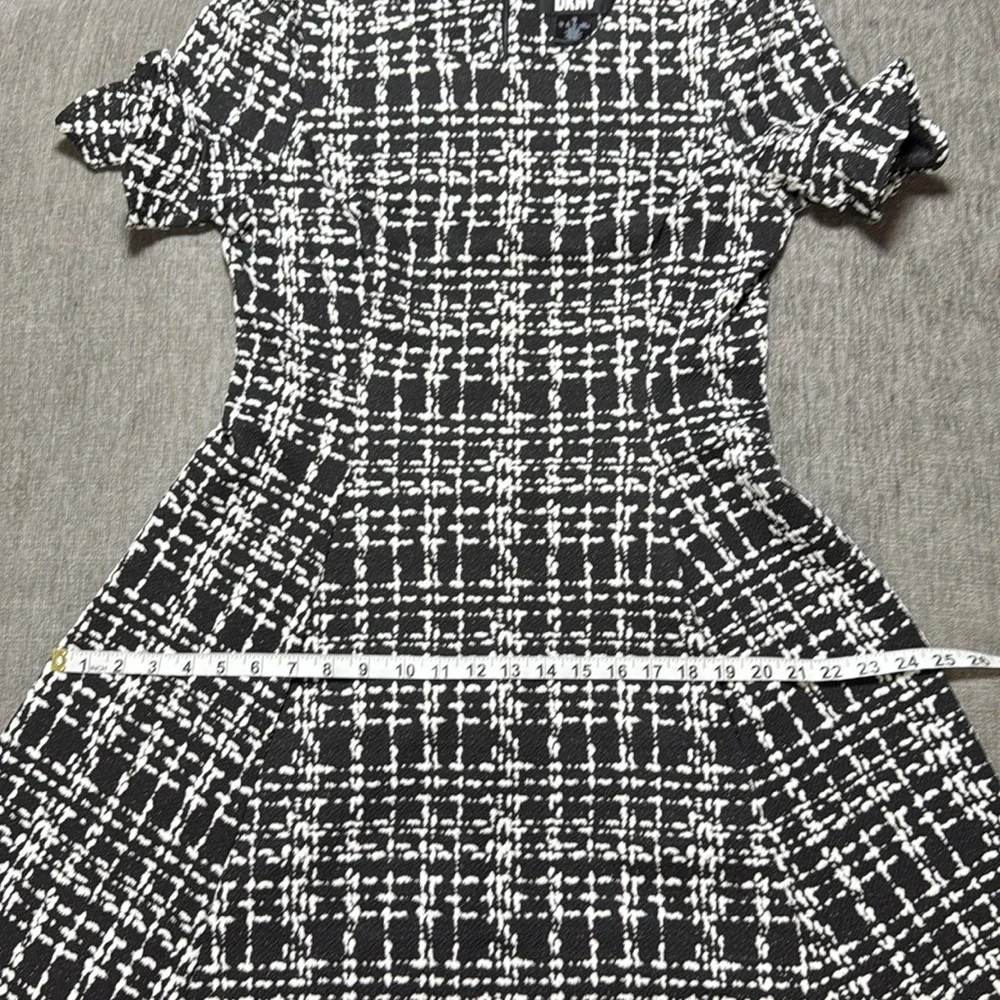 DKNY Black &‎ White Tweed Fit & Flare Knit Dress V-Neck Short Sleeve 10 Cocktail
